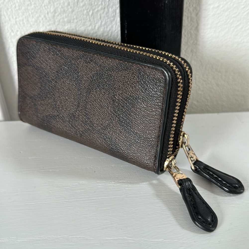 Authentic Coach wallet - Picture 2 of 13